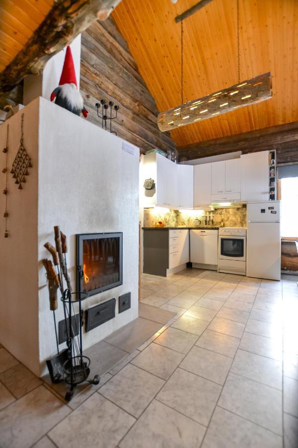 Yllaeshilla Cottage Akaslompolo Bagian luar foto