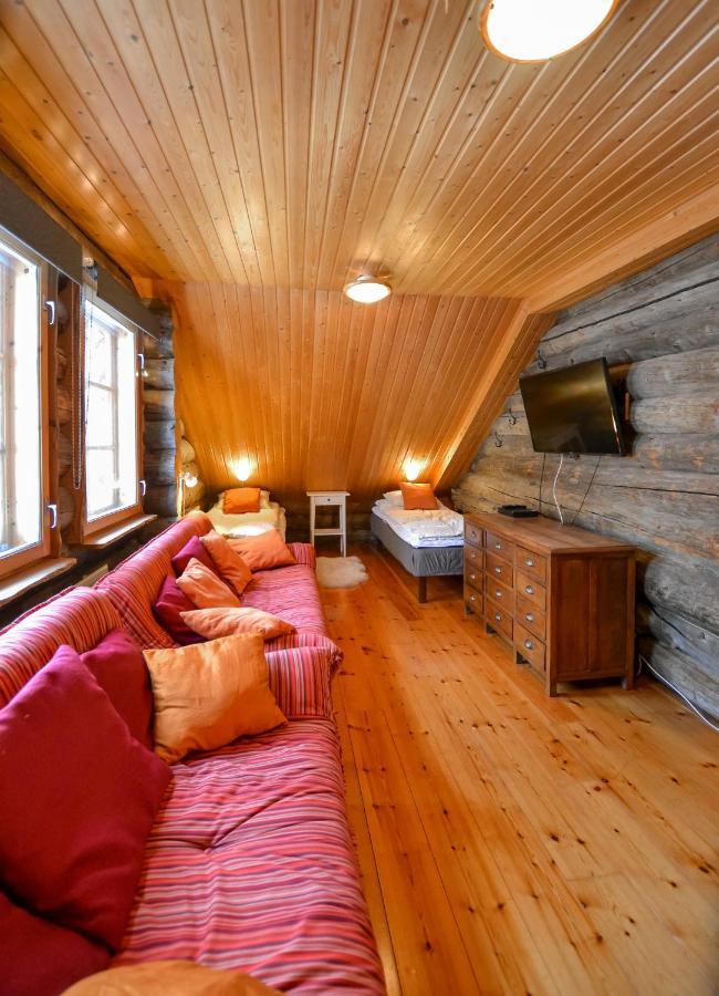Yllaeshilla Cottage Akaslompolo Bagian luar foto