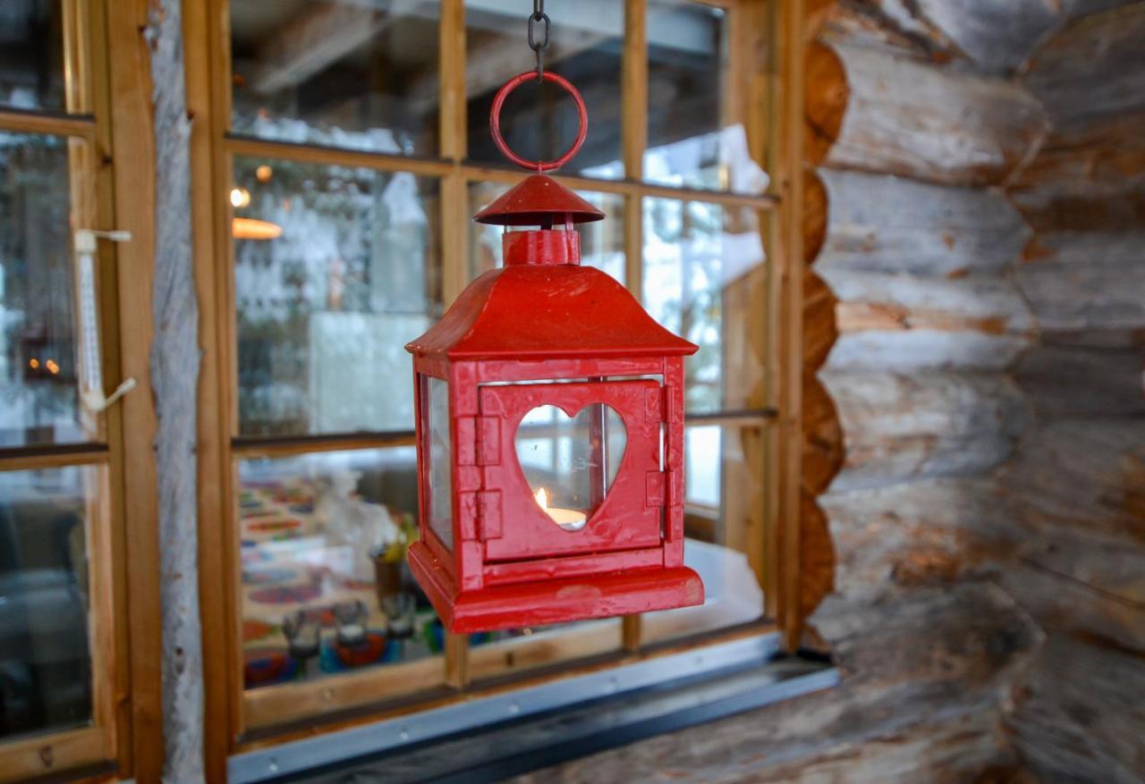 Yllaeshilla Cottage Akaslompolo Bagian luar foto